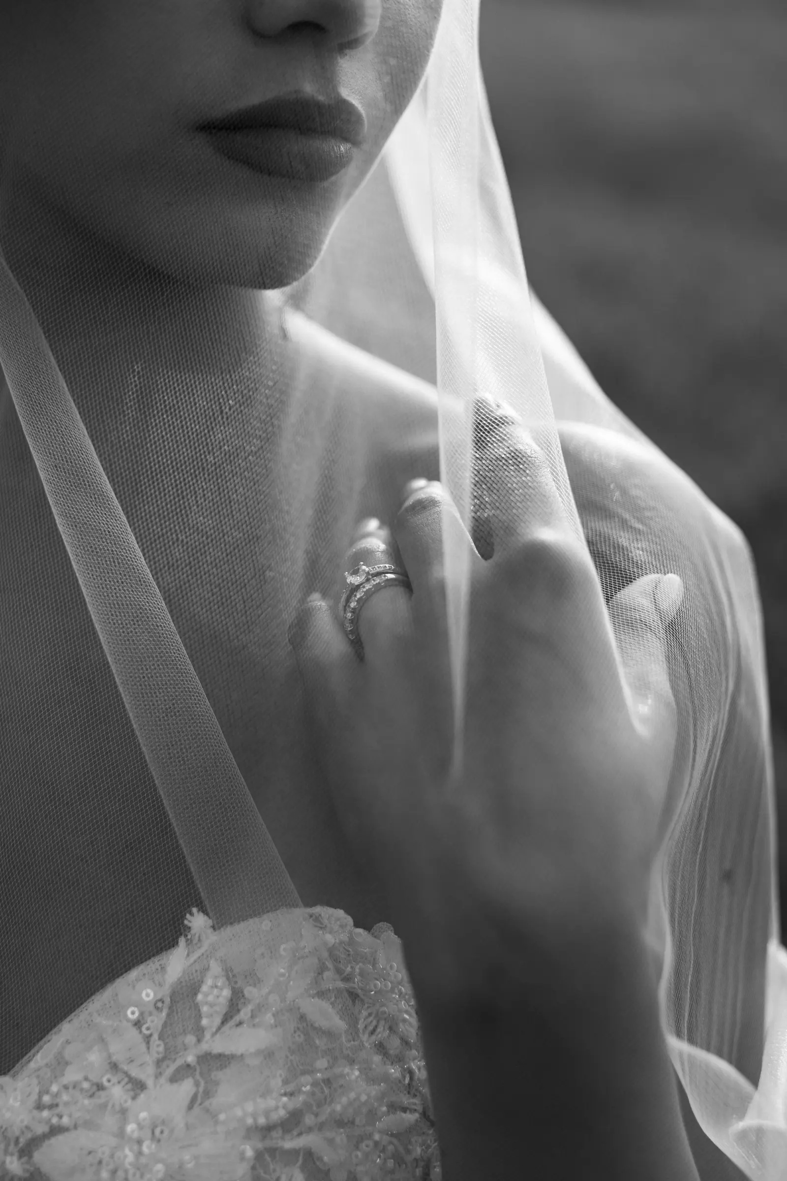 Close-up of the bride's veil and hand